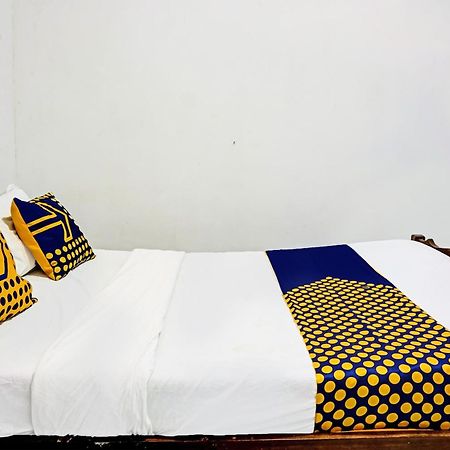 Oyo Life 91896 Kost Bu Dewi Syariah Hotel Pasuruan Luaran gambar