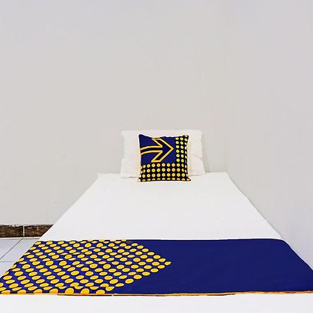 Oyo Life 91896 Kost Bu Dewi Syariah Hotel Pasuruan Luaran gambar