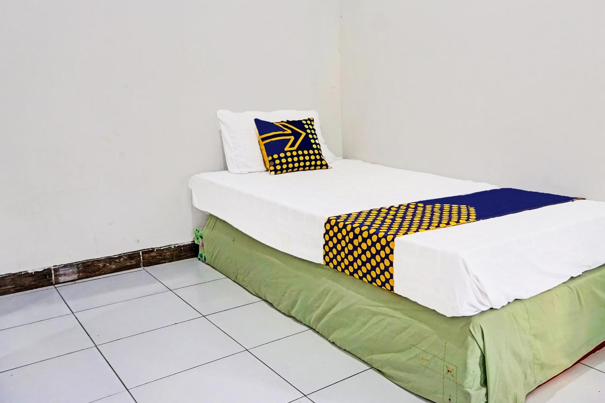 Oyo Life 91896 Kost Bu Dewi Syariah Hotel Pasuruan Luaran gambar