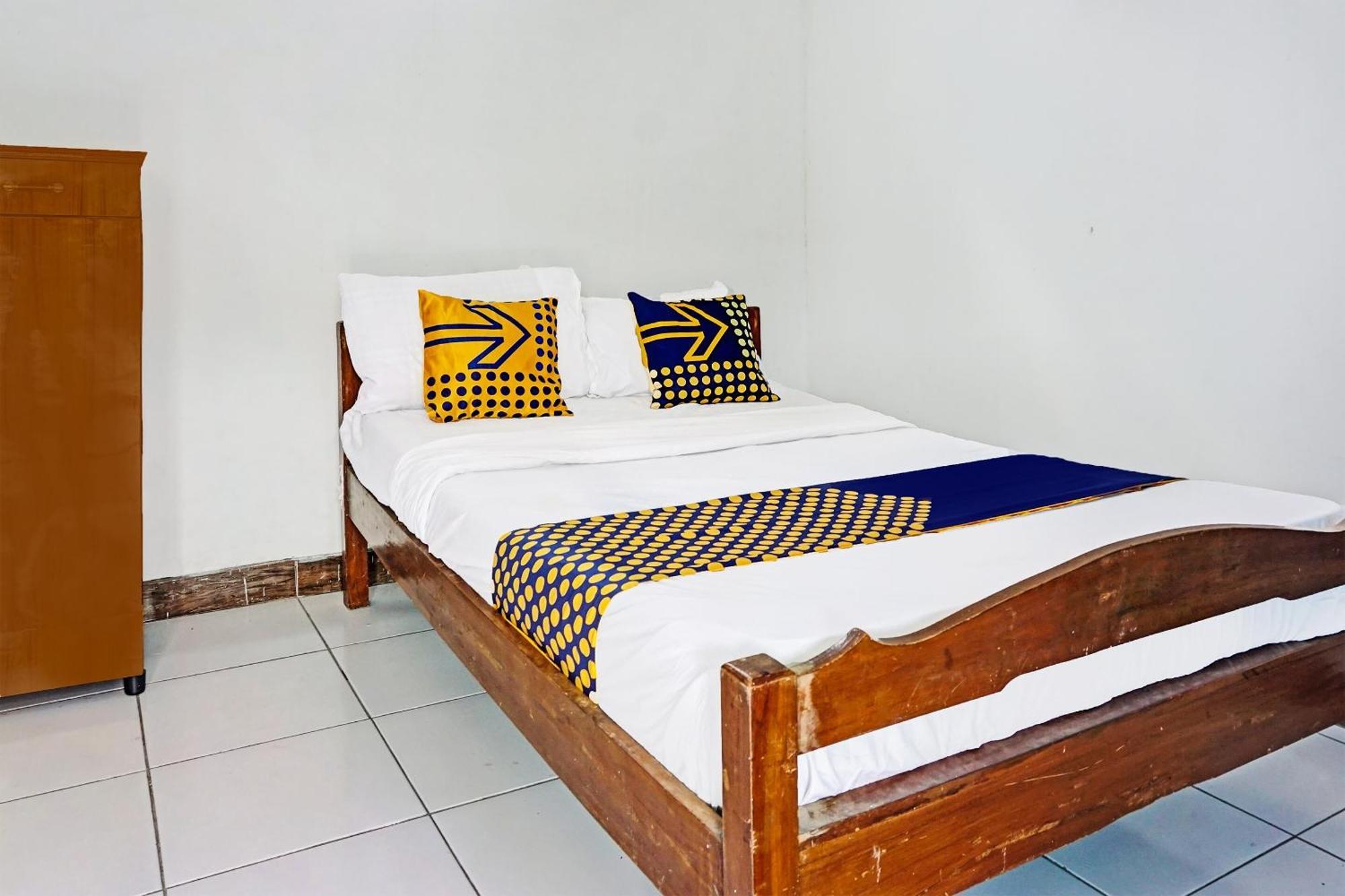 Oyo Life 91896 Kost Bu Dewi Syariah Hotel Pasuruan Luaran gambar