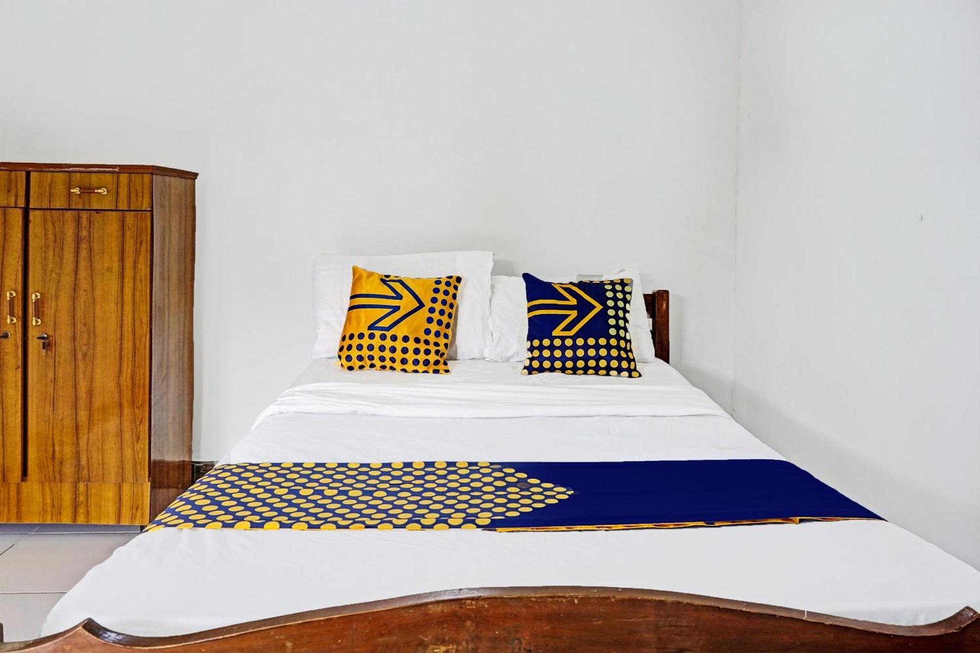Oyo Life 91896 Kost Bu Dewi Syariah Hotel Pasuruan Luaran gambar